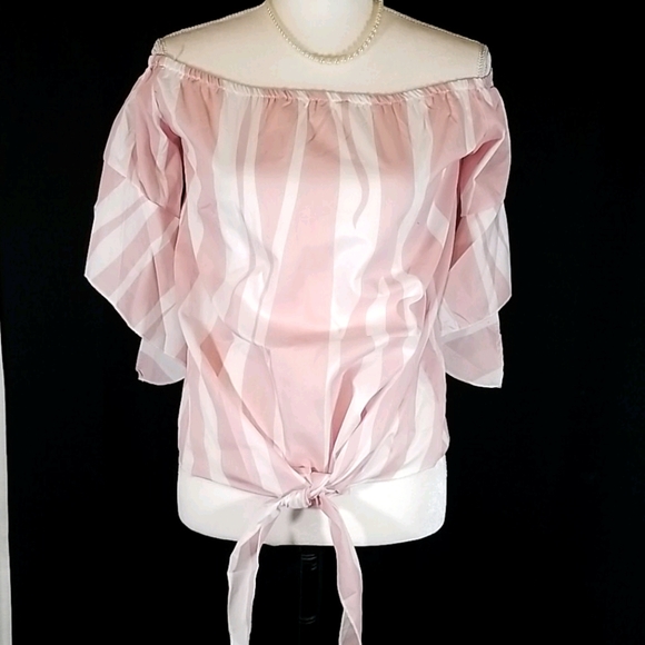 Tops - Pattern Cold Shoulder Bow pink and white Top. M